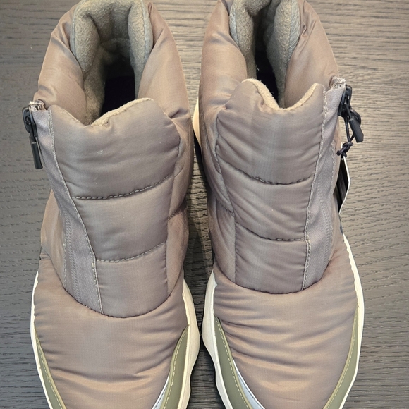 SOREL Kinetic Impact Puffy Zip Women's Boots (size 8 US), Cargo Green - Picture 3 of 4